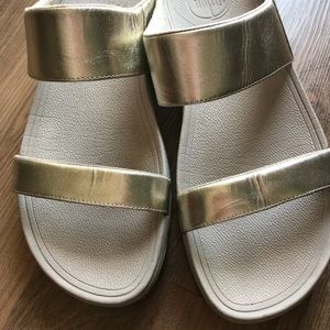 GOLD FITFLOPS SZ 9